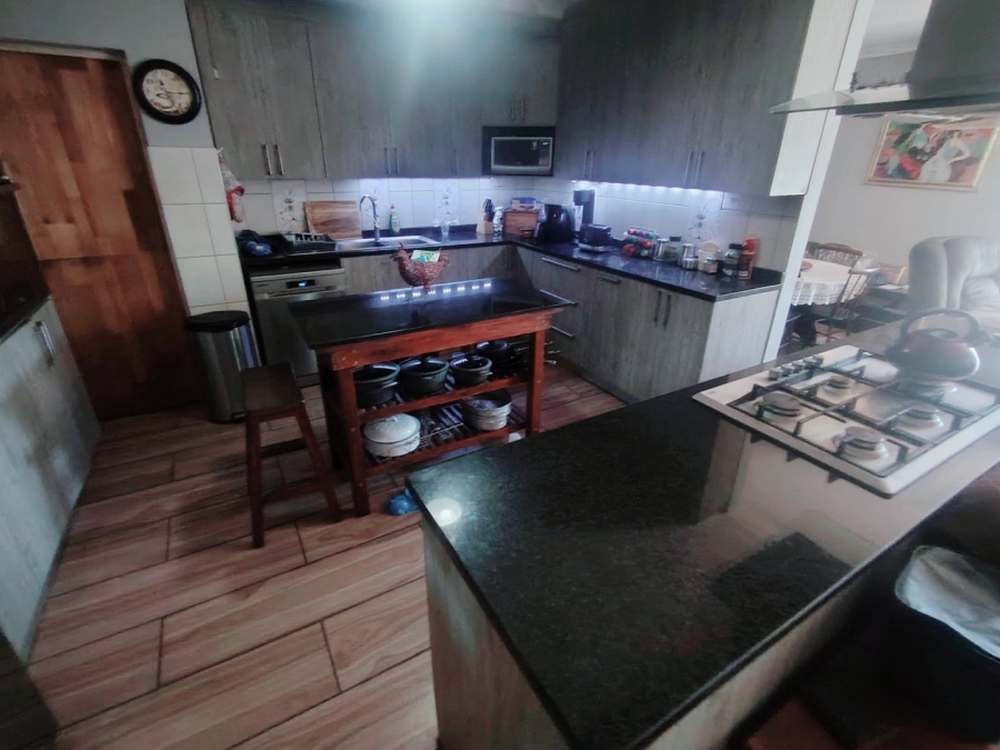 3 Bedroom Property for Sale in Kabega Park Eastern Cape